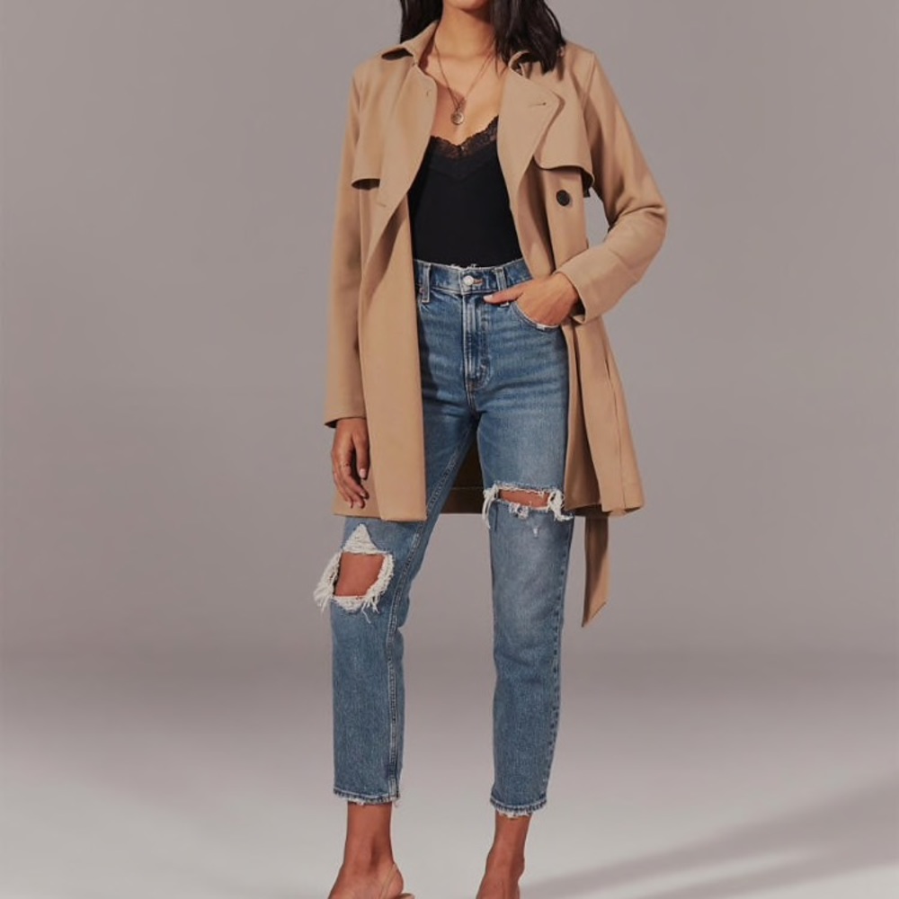 NWT✨ A&F HIGH RISE MOM JEANS 25S✨